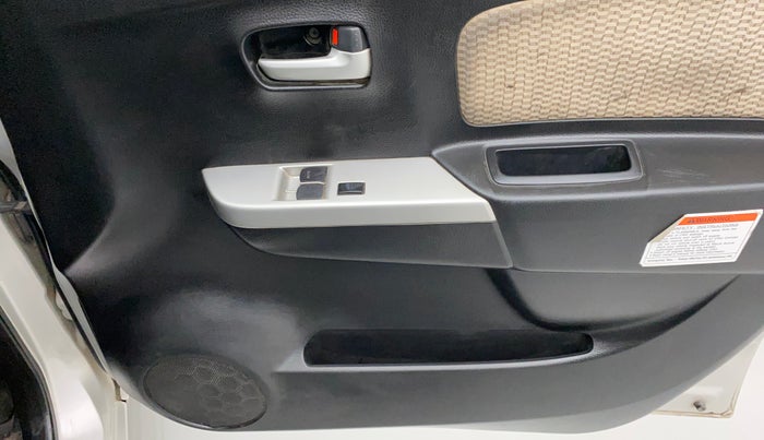 2017 Maruti Wagon R 1.0 LXI CNG, CNG, Manual, 82,909 km, Driver Side Door Panels Control