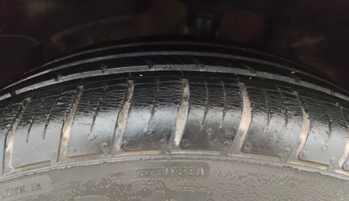 2018 Renault Captur RXT PETROL, Petrol, Manual, 43,274 km, Left Front Tyre Tread