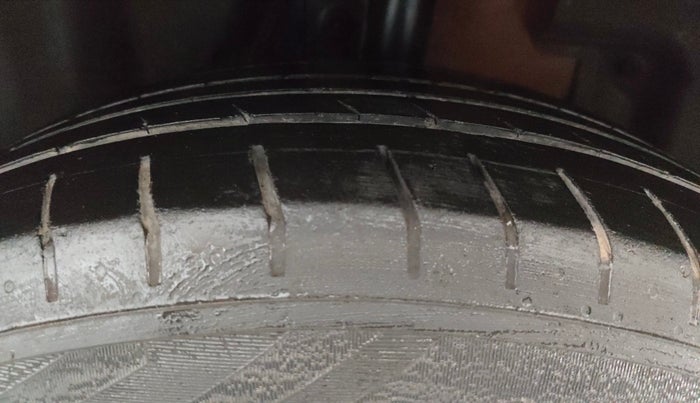 2018 Renault Captur RXT PETROL, Petrol, Manual, 43,274 km, Left Rear Tyre Tread