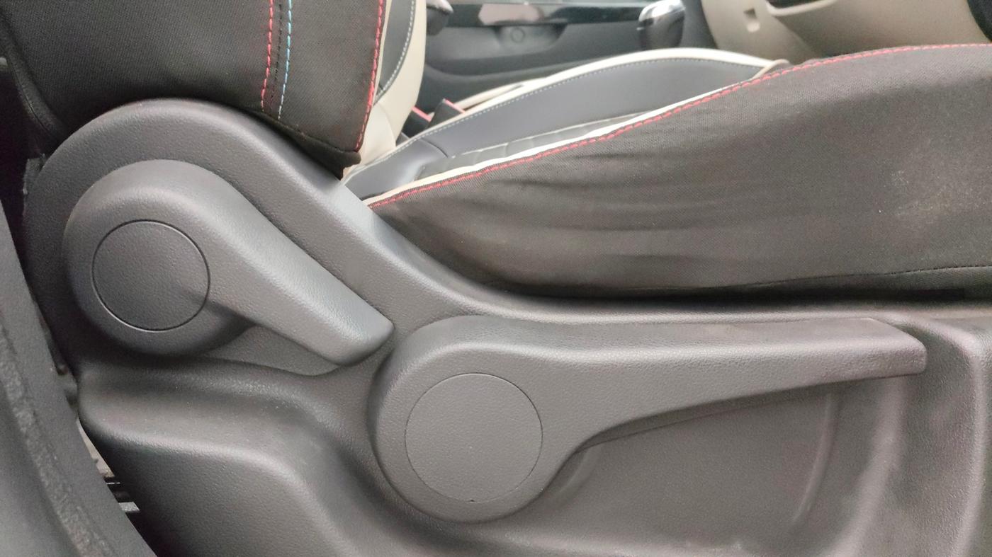 2018 Renault Captur RXT PETROL, Petrol, Manual, 43,274 km, Driver Side Adjustment Panel