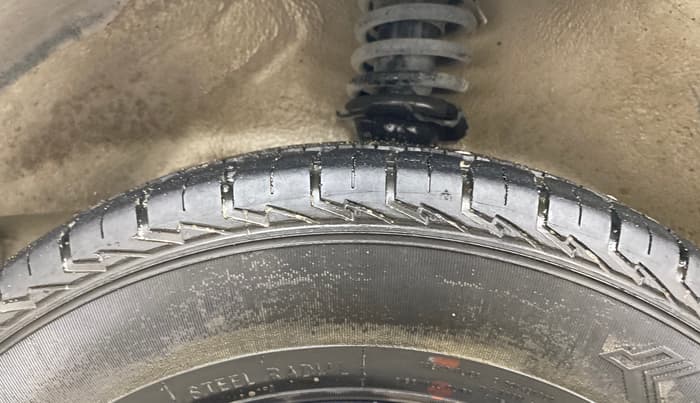 2023 Maruti Eeco 5 STR AC, Petrol, Manual, 27,914 km, Left Front Tyre Tread