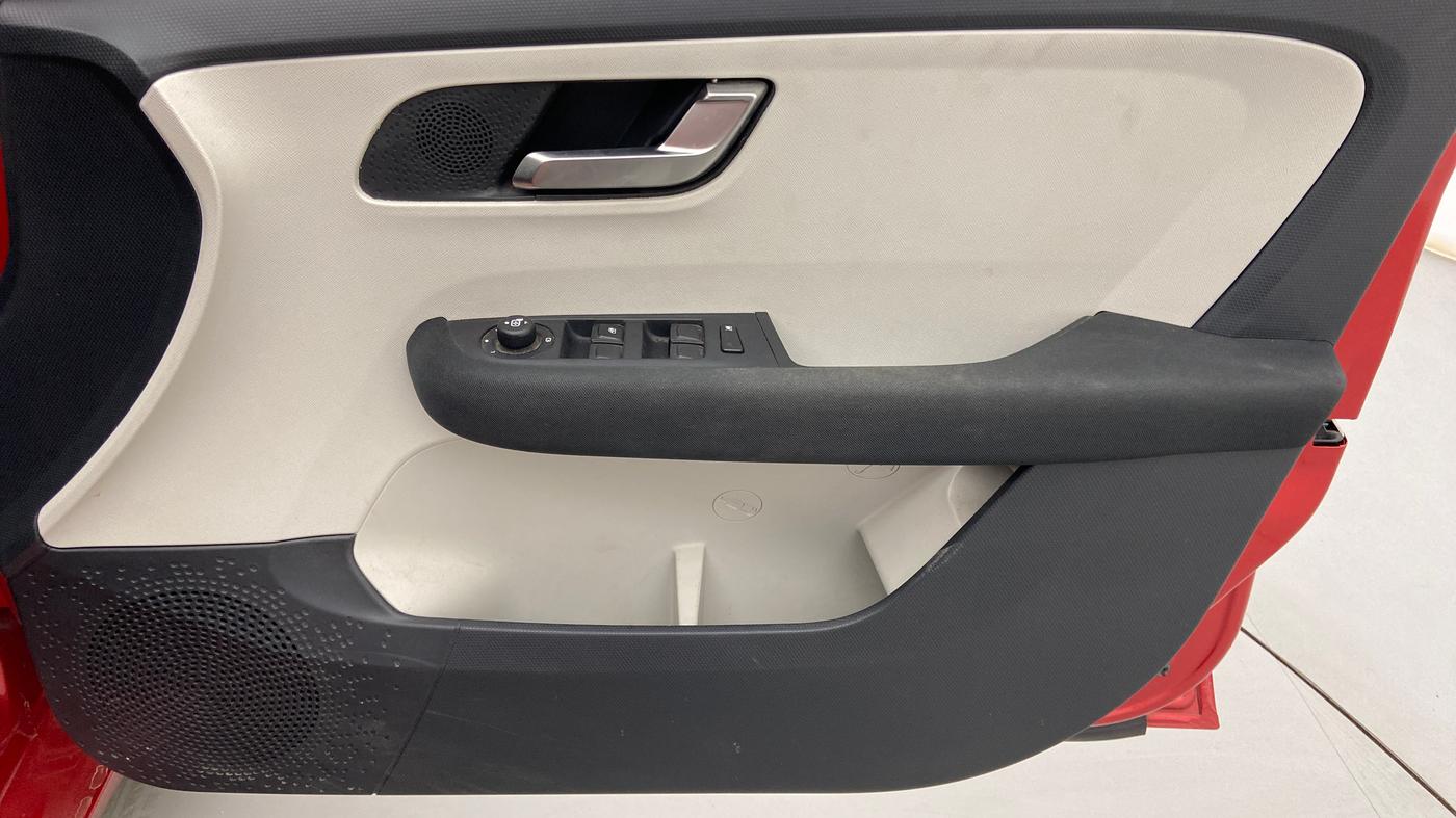 2022 Tata ALTROZ XZA PLUS, Petrol, Automatic, 9,638 km, Driver Side Door Panels Control