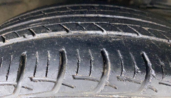 2016 Maruti Baleno DELTA CVT PETROL 1.2, Petrol, Automatic, 55,821 km, Right Front Tyre Tread