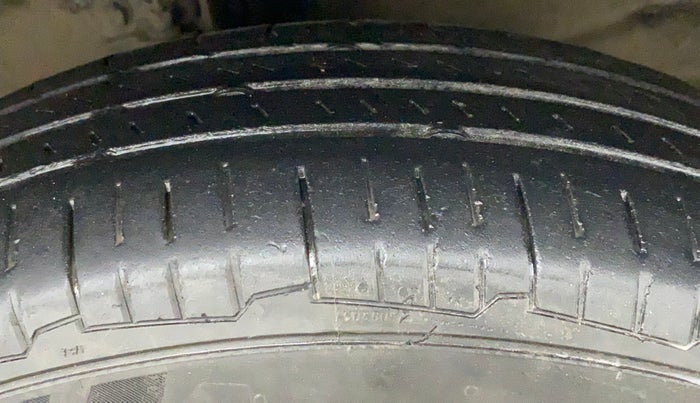 2017 Maruti Wagon R 1.0 LXI CNG, CNG, Manual, 95,892 km, Right Front Tyre Tread