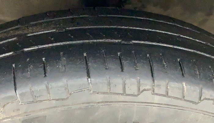 2017 Maruti Wagon R 1.0 LXI CNG, CNG, Manual, 95,892 km, Left Front Tyre Tread