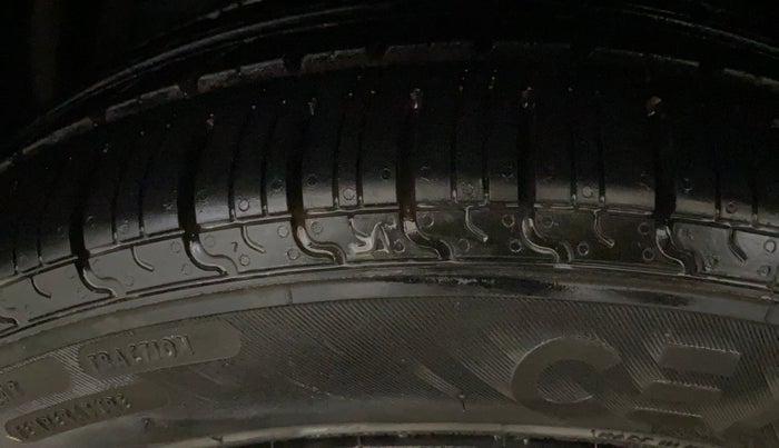 2018 Maruti Ciaz DELTA 1.4 MT PETROL, Petrol, Manual, 78,720 km, Left Front Tyre Tread