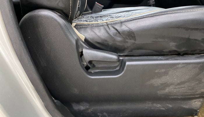 2013 Maruti Wagon R 1.0 LXI CNG, CNG, Manual, 91,178 km, Driver Side Adjustment Panel