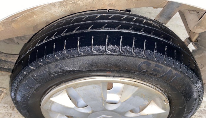 2013 Maruti Wagon R 1.0 LXI CNG, CNG, Manual, 91,178 km, Left Rear Tyre Tread