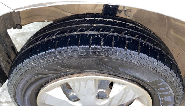 2013 Maruti Wagon R 1.0 LXI CNG, CNG, Manual, 91,178 km, Left Front Tyre Tread