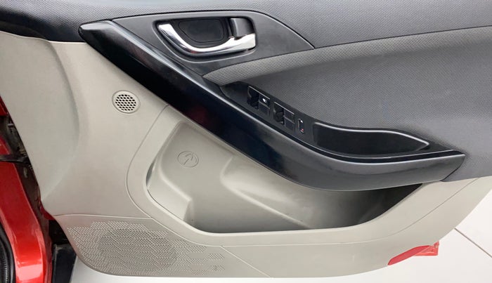 2019 Tata NEXON XZA PLUS DIESEL, Diesel, Automatic, 49,164 km, Driver Side Door Panels Control