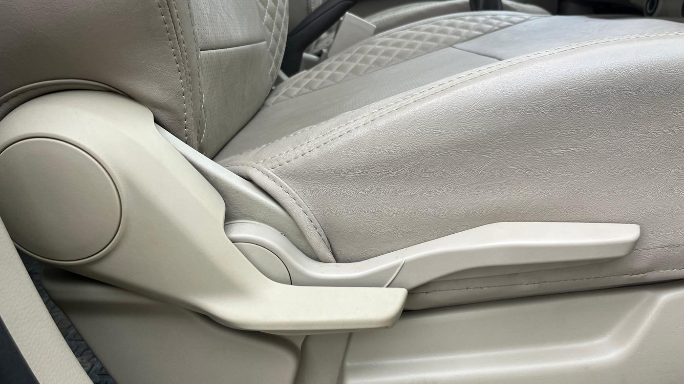 2021 Maruti Ertiga ZXI+ SHVS, Petrol, Manual, 43,146 km, Driver Side Adjustment Panel