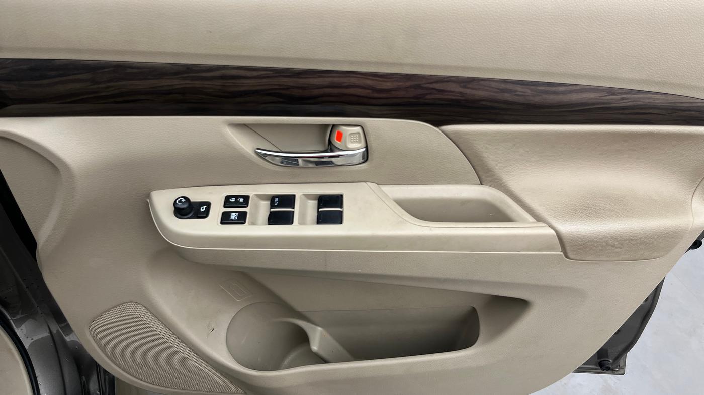 2021 Maruti Ertiga ZXI+ SHVS, Petrol, Manual, 43,146 km, Driver Side Door Panels Control