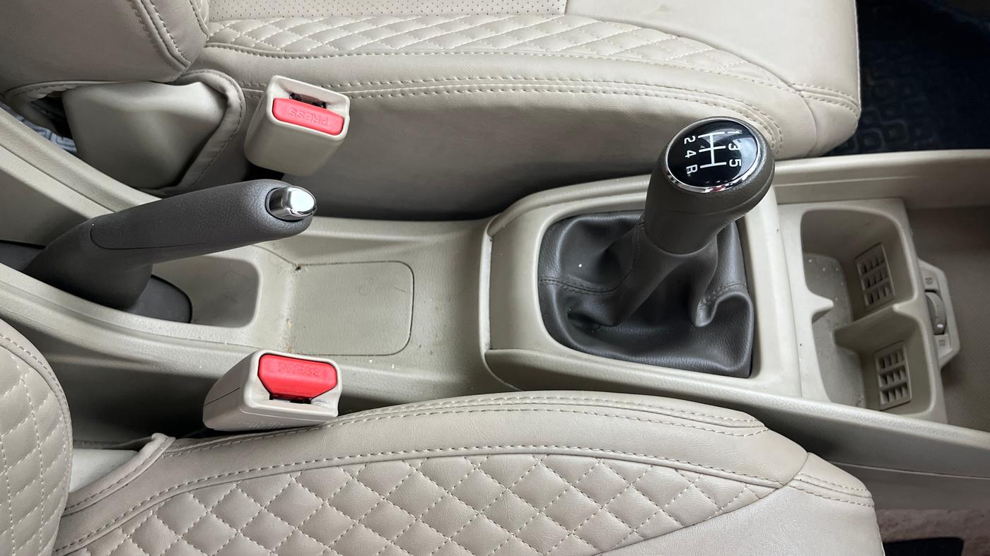 2021 Maruti Ertiga ZXI+ SHVS, Petrol, Manual, 43,146 km, Gear Lever