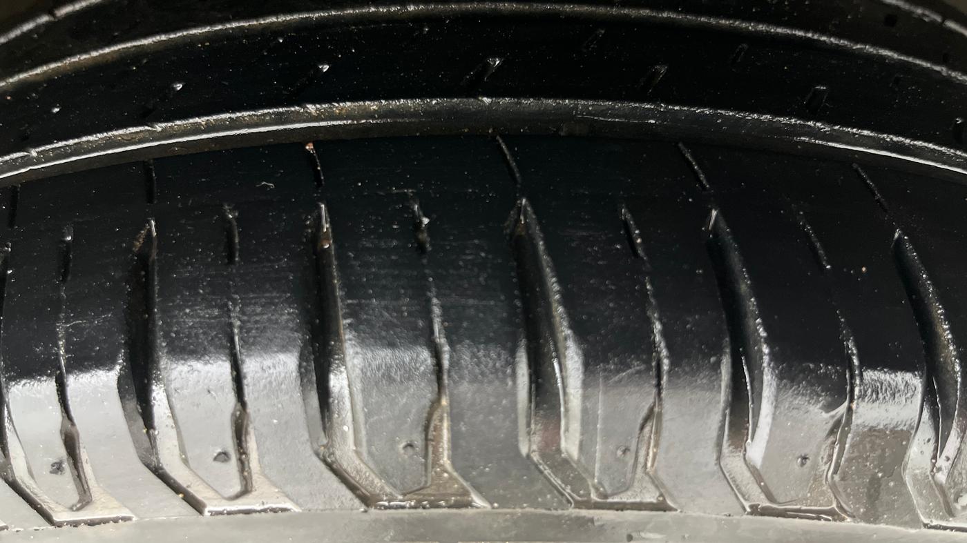 2021 Maruti Ertiga ZXI+ SHVS, Petrol, Manual, 43,146 km, Right Front Tyre Tread