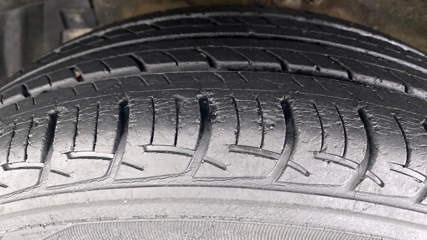 2014 Maruti Swift ZXI D, Petrol, Manual, 12,469 km, Left Front Tyre Tread