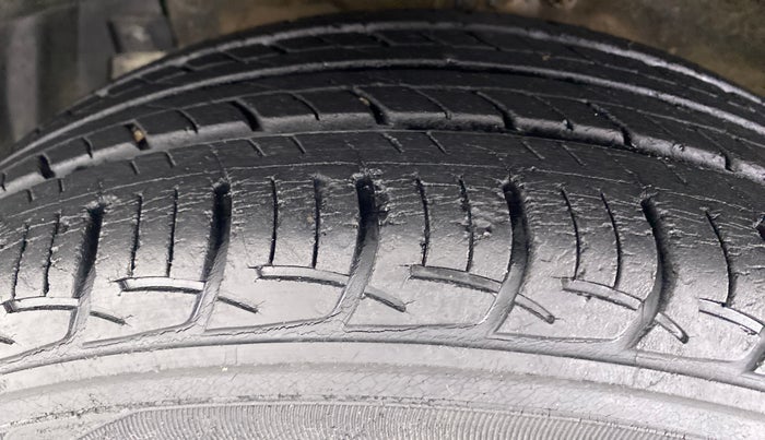 2014 Maruti Swift ZXI D, Petrol, Manual, 12,469 km, Left Front Tyre Tread
