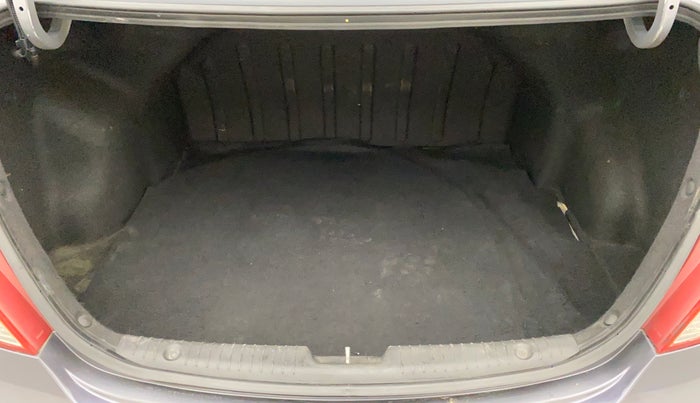 2014 Hyundai Verna FLUIDIC 1.6 VTVT SX, Petrol, Manual, 84,015 km, Boot Inside