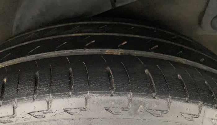 2014 Hyundai Verna FLUIDIC 1.6 VTVT SX, Petrol, Manual, 84,015 km, Left Rear Tyre Tread