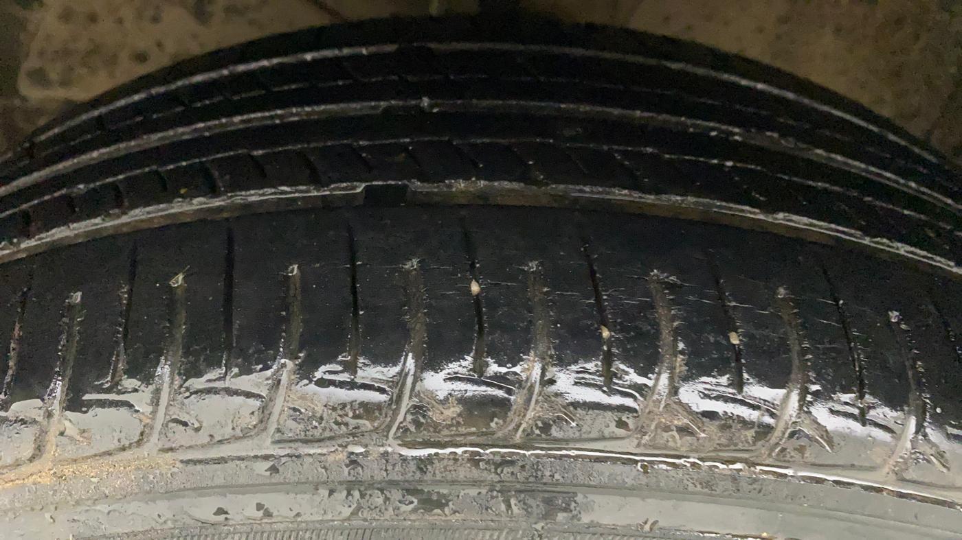 2018 Maruti Baleno DELTA PETROL 1.2, CNG, Manual, 97,583 km, Left Front Tyre Tread