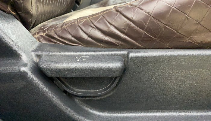 2013 Hyundai i20 SPORTZ 1.2, Petrol, Manual, 76,464 km, Driver Side Adjustment Panel