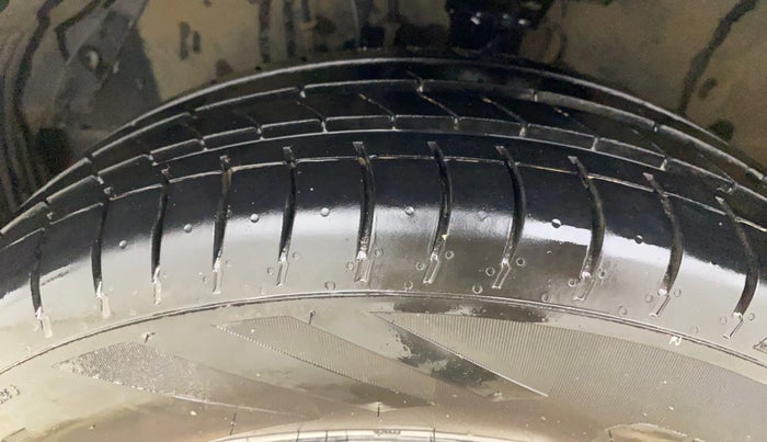 2013 Hyundai i20 SPORTZ 1.2, Petrol, Manual, 76,464 km, Left Front Tyre Tread