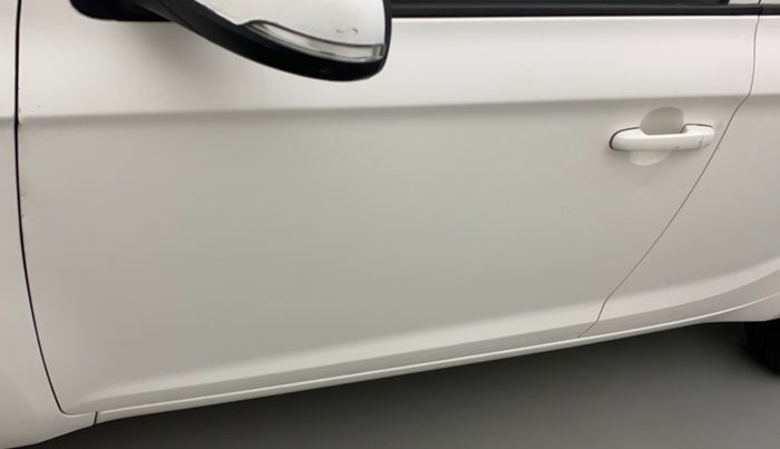 2014 Hyundai i20 MAGNA (O) 1.4 CRDI, Diesel, Manual, 67,260 km, Front passenger door - Minor scratches