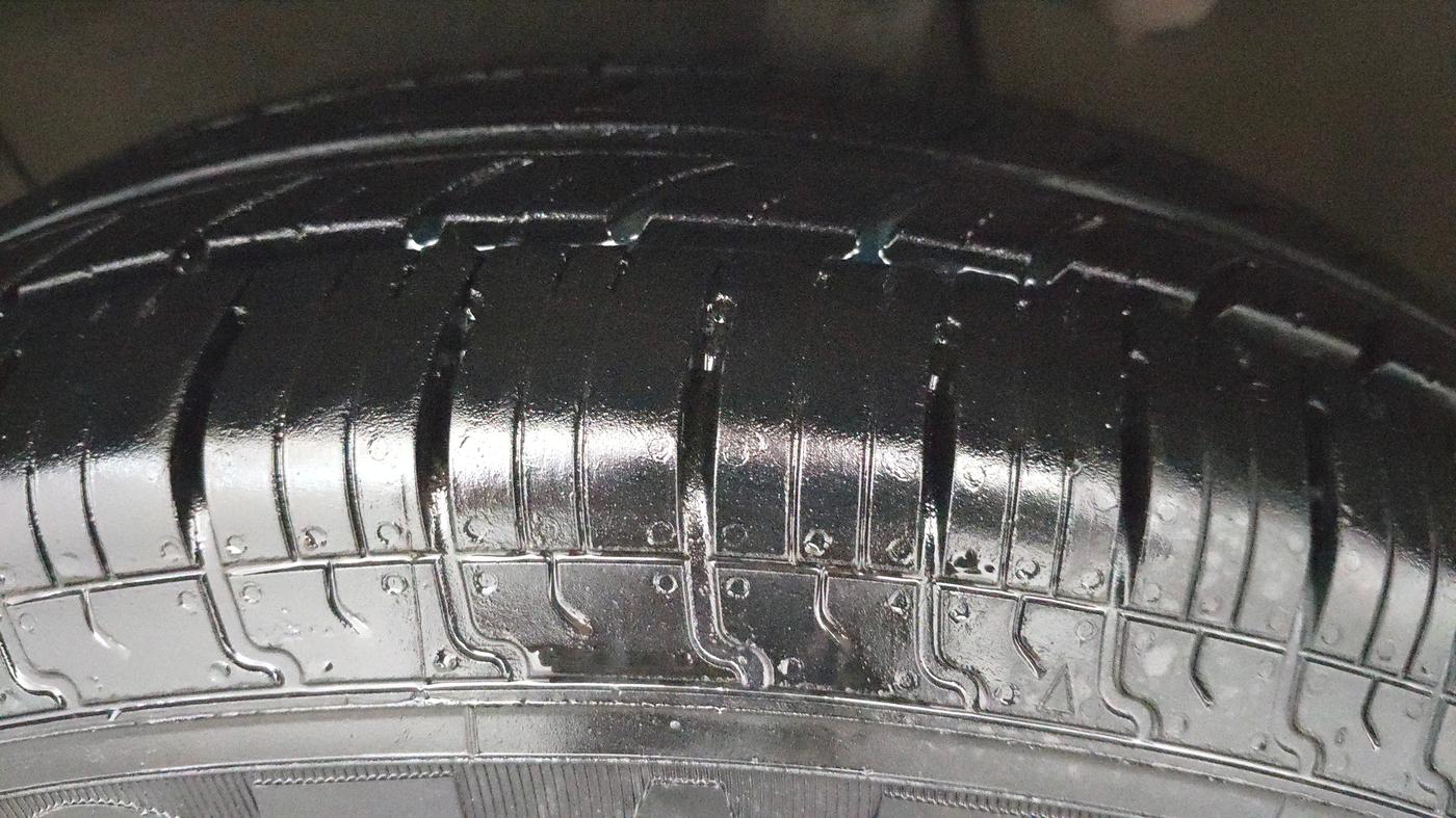 2014 Maruti Ritz VXI, CNG, Manual, 48,812 km, Left Front Tyre Tread