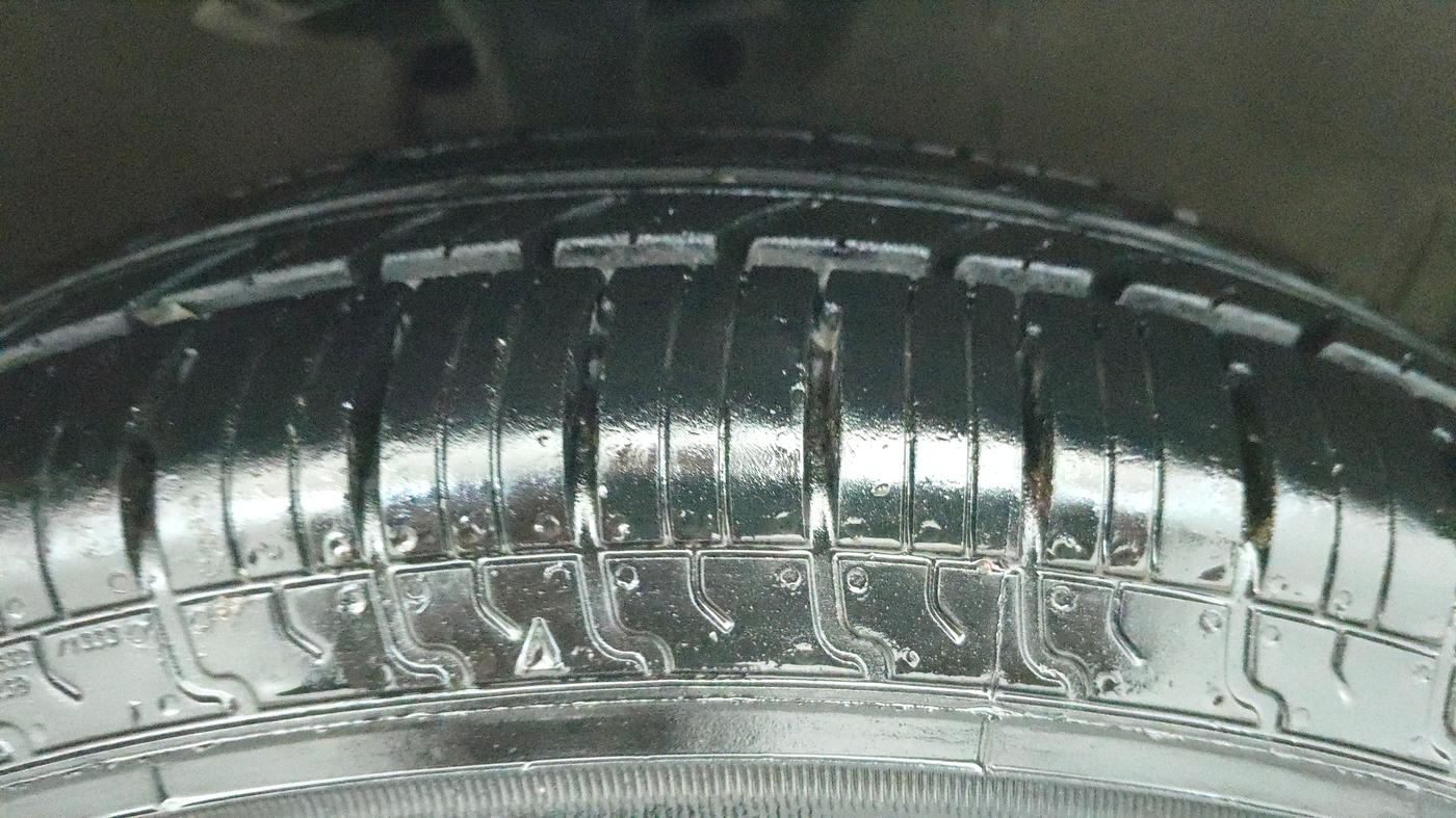 2014 Maruti Ritz VXI, CNG, Manual, 48,812 km, Right Front Tyre Tread