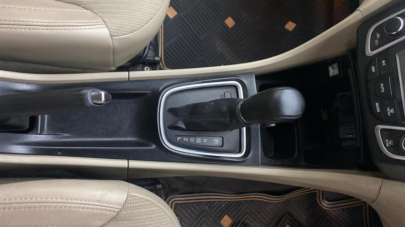 2018 Maruti Ciaz ZETA 1.4  AT PETROL, Petrol, Automatic, 59,221 km, Gear Lever