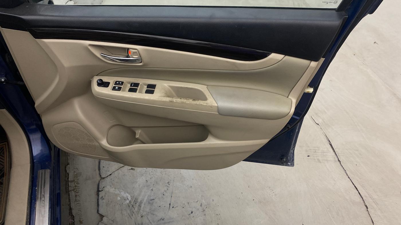 2018 Maruti Ciaz ZETA 1.4  AT PETROL, Petrol, Automatic, 59,221 km, Driver Side Door Panels Control