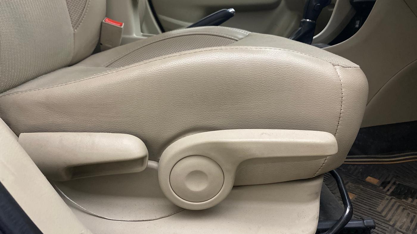 2018 Maruti Ciaz ZETA 1.4  AT PETROL, Petrol, Automatic, 59,221 km, Driver Side Adjustment Panel
