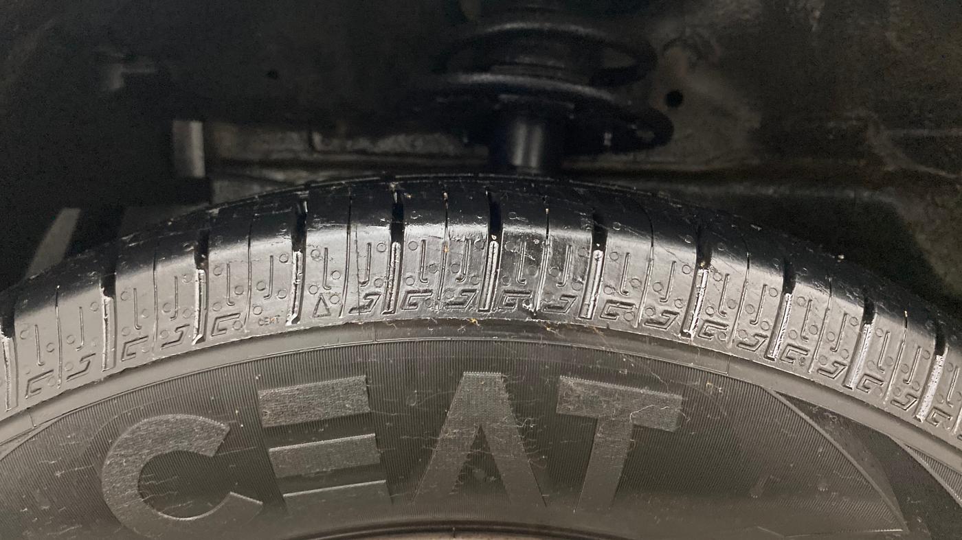 2018 Maruti Ciaz ZETA 1.4  AT PETROL, Petrol, Automatic, 59,221 km, Left Front Tyre Tread