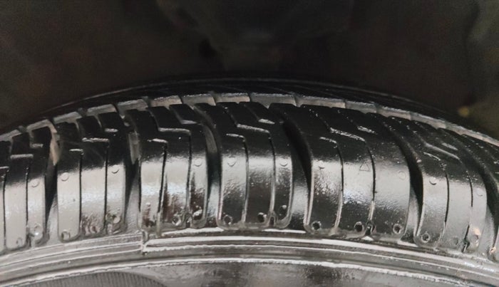 2017 Maruti Celerio VXI CNG, CNG, Manual, 94,079 km, Right Front Tyre Tread
