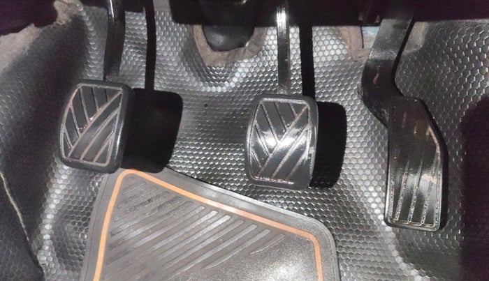 2017 Maruti Celerio VXI CNG, CNG, Manual, 94,079 km, Pedals