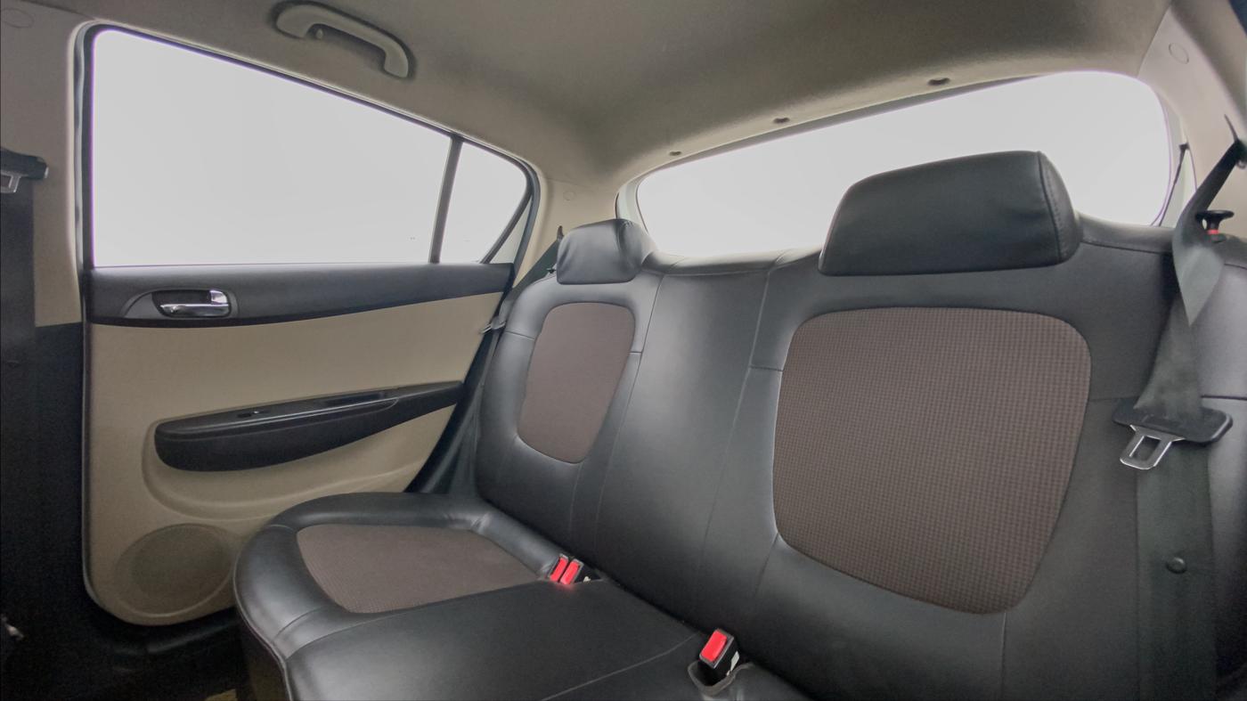 2013 Hyundai i20 MAGNA 1.4 CRDI, Diesel, Manual, 72,869 km, Right Side Rear Door Cabin View