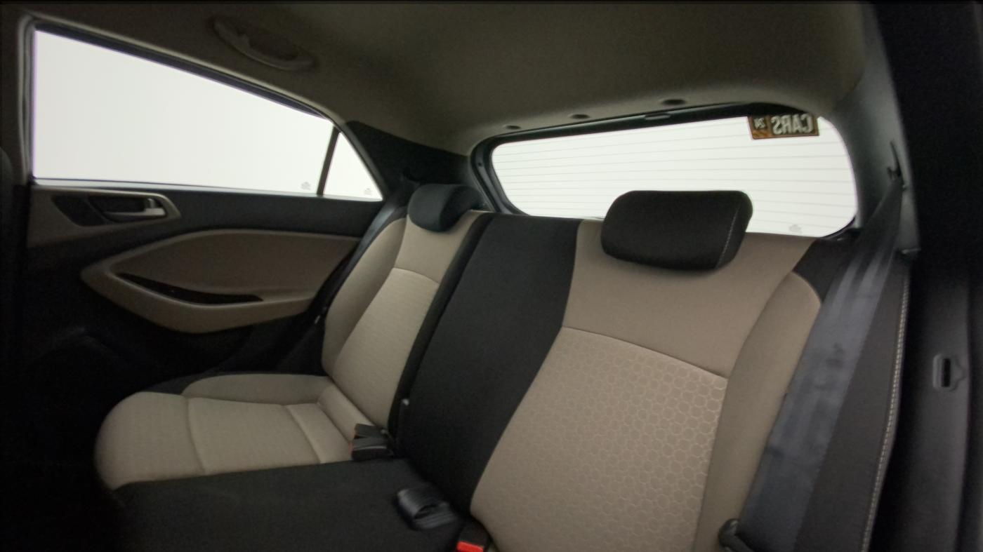 2015 Hyundai Elite i20 ASTA 1.4 CRDI, Diesel, Manual, 1,00,591 km, Right Side Rear Door Cabin