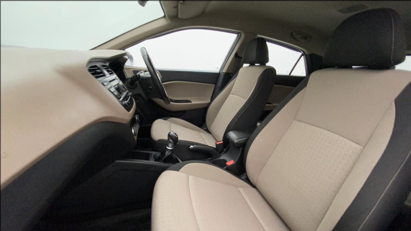 2015 Hyundai Elite i20 ASTA 1.4 CRDI, Diesel, Manual, 1,00,591 km, Right Side Front Door Cabin