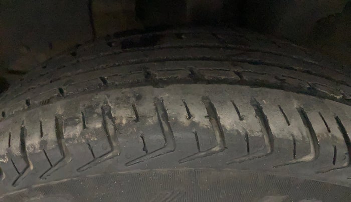 2016 Renault Kwid RXT 0.8 (O), Petrol, Manual, 32,225 km, Left Front Tyre Tread