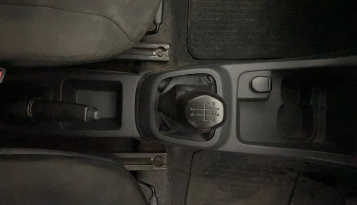 2016 Renault Kwid RXT 0.8 (O), Petrol, Manual, 32,225 km, Gear Lever