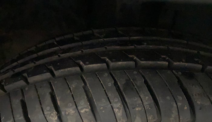 2016 Renault Kwid RXT 0.8 (O), Petrol, Manual, 32,225 km, Right Front Tyre Tread