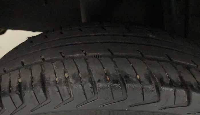 2016 Renault Kwid RXT 0.8 (O), Petrol, Manual, 32,225 km, Right Rear Tyre Tread