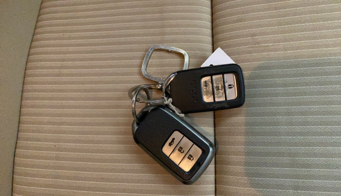 2021 Honda Amaze 1.2L I-VTEC VX, Petrol, Manual, 1,16,311 km, Key Close Up