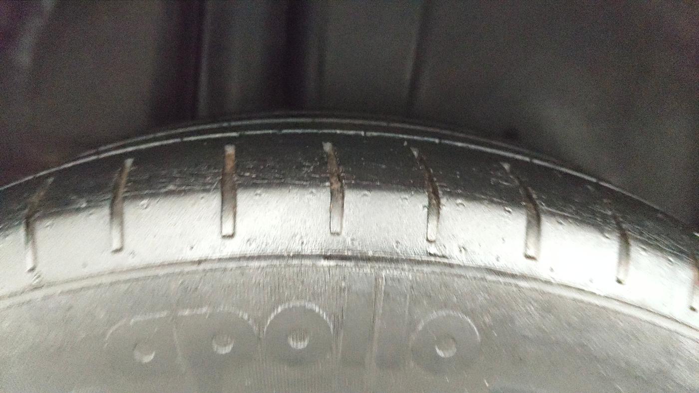 2020 Maruti Ciaz ALPHA  AT 1.5 SHVS PETROL, Petrol, Automatic, 81,801 km, Right Rear Tyre Tread