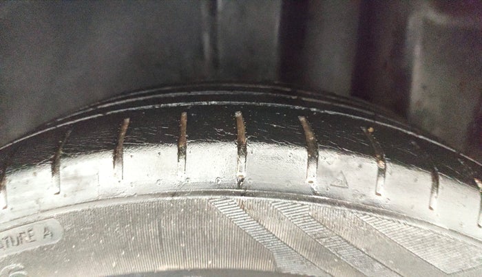 2020 Maruti Ciaz ALPHA  AT 1.5 SHVS PETROL, Petrol, Automatic, 81,801 km, Left Rear Tyre Tread