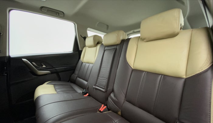 2020 Mahindra XUV500 W9 AT, Diesel, Automatic, 34,665 km, Right Side Rear Door Cabin