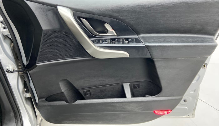 2020 Mahindra XUV500 W9 AT, Diesel, Automatic, 34,665 km, Driver Side Door Panels Control