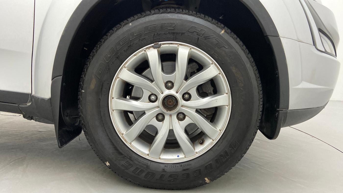 2020 Mahindra XUV500 W9 AT, Diesel, Automatic, 34,665 km, Right Front Wheel