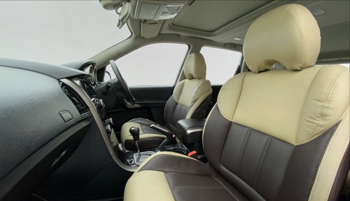 2020 Mahindra XUV500 W9 AT, Diesel, Automatic, 34,665 km, Right Side Front Door Cabin