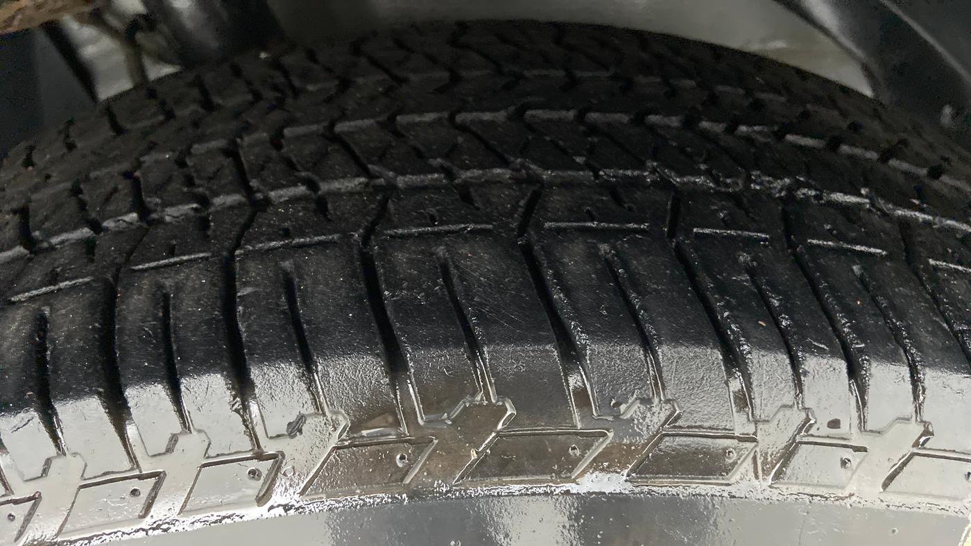 2020 Mahindra XUV500 W9 AT, Diesel, Automatic, 34,665 km, Right Front Tyre Tread