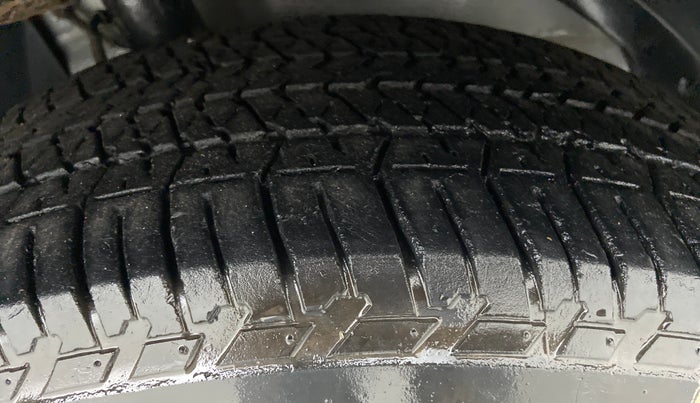 2020 Mahindra XUV500 W9 AT, Diesel, Automatic, 34,665 km, Right Front Tyre Tread